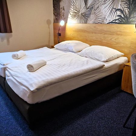 Garda Hotel Szombathely Buitenkant foto