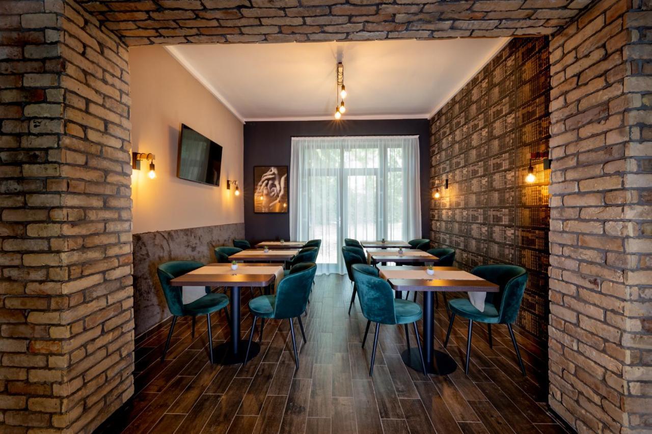 Garda Hotel Szombathely Buitenkant foto