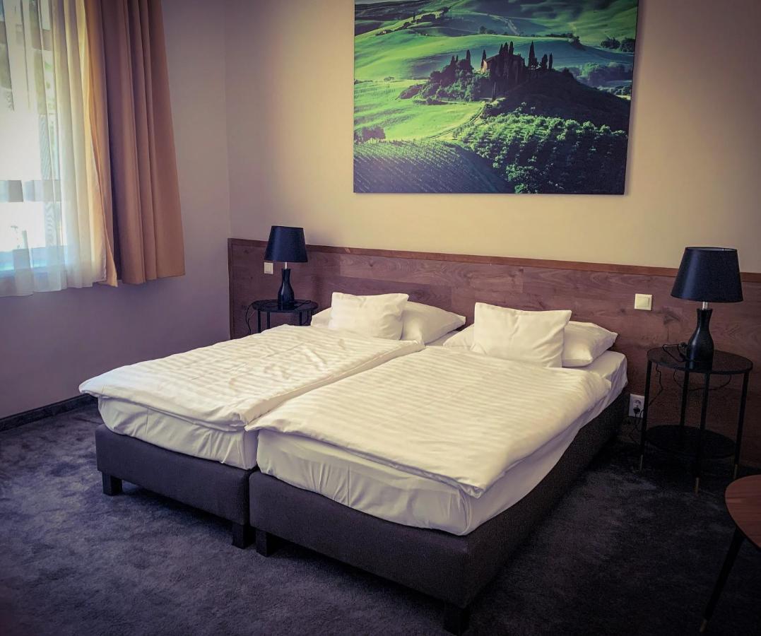Garda Hotel Szombathely Buitenkant foto
