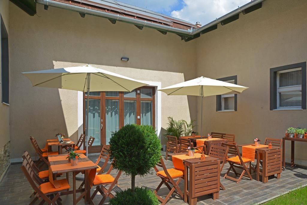 Garda Hotel Szombathely Buitenkant foto