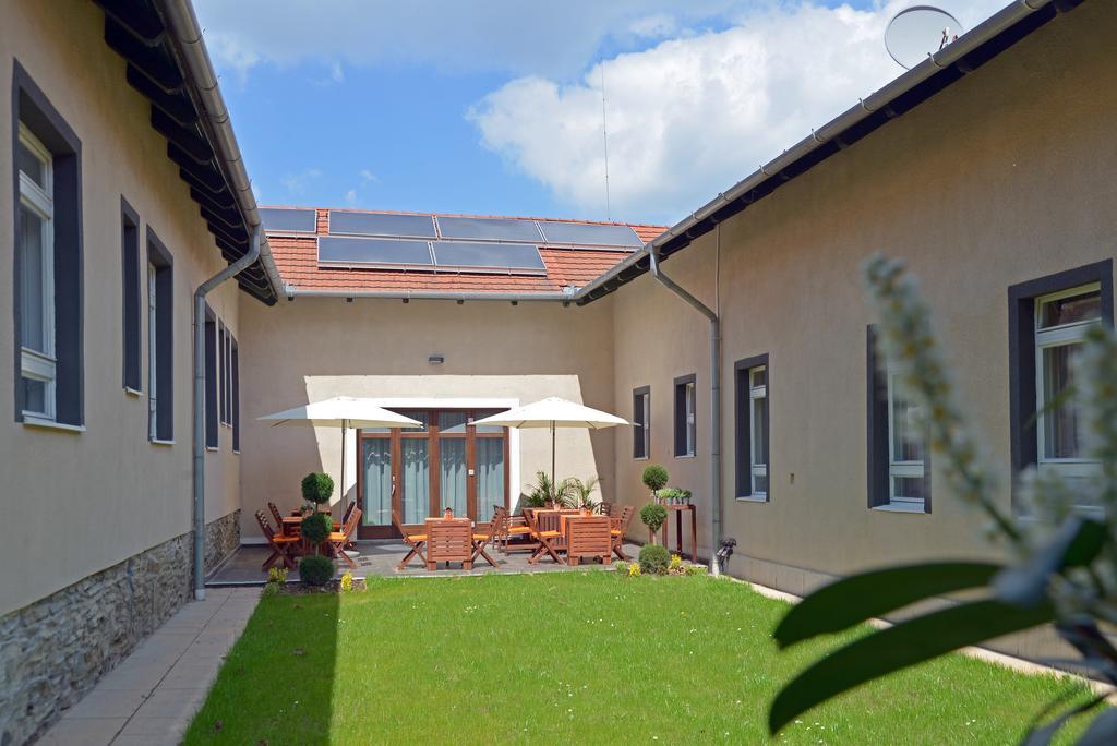 Garda Hotel Szombathely Buitenkant foto